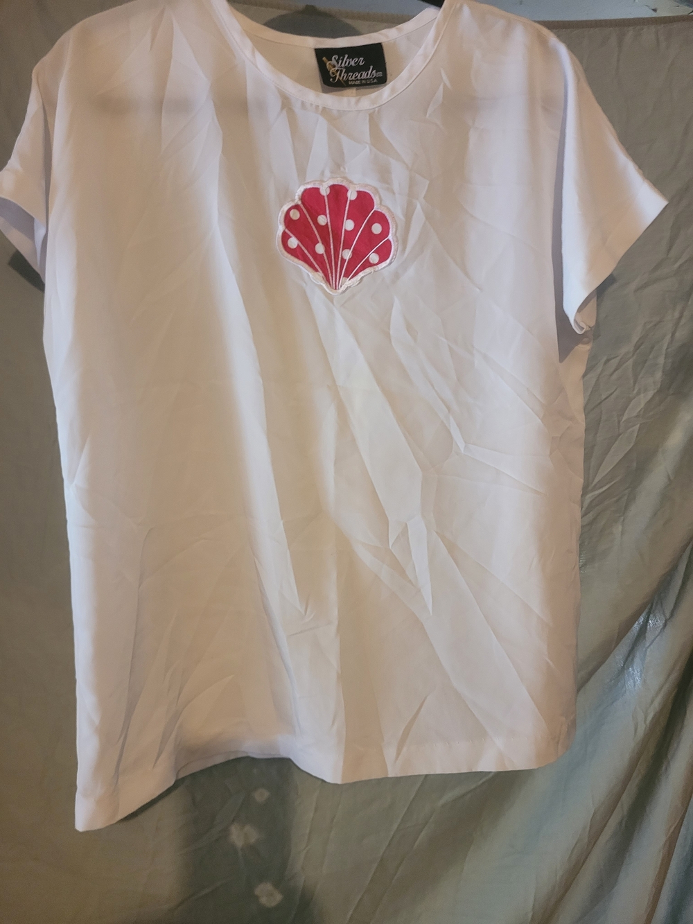 Silver Threads Ltd. White Short Sleeve Shirt with Red Shell Design
